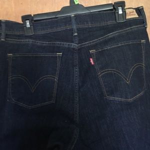 Women’s bootcut Levi’s- like new